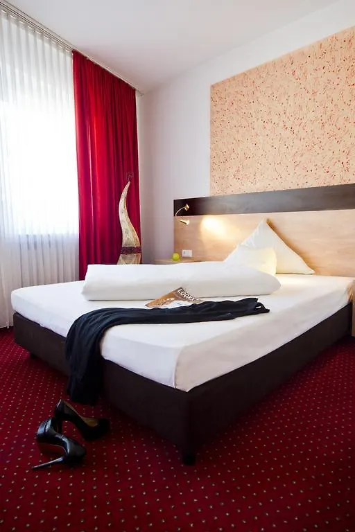 Hotel Cascade Superior Dusseldorf 3*,