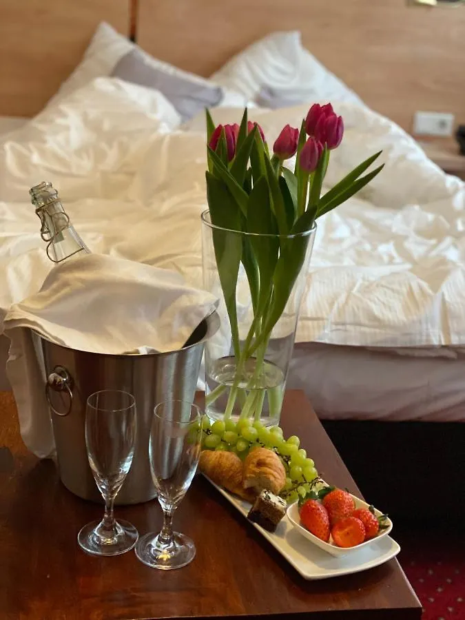 Hotel Cascade Superior Dusseldorf 3*,